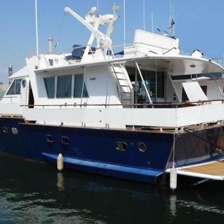 Hotel Your Own Private Yacht Sant Adria de Besos Exterior foto