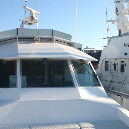 Hotel Your Own Private Yacht Sant Adria de Besos Exterior foto