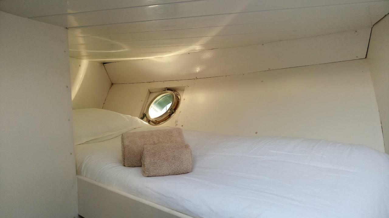 Hotel Your Own Private Yacht Sant Adria de Besos Exterior foto