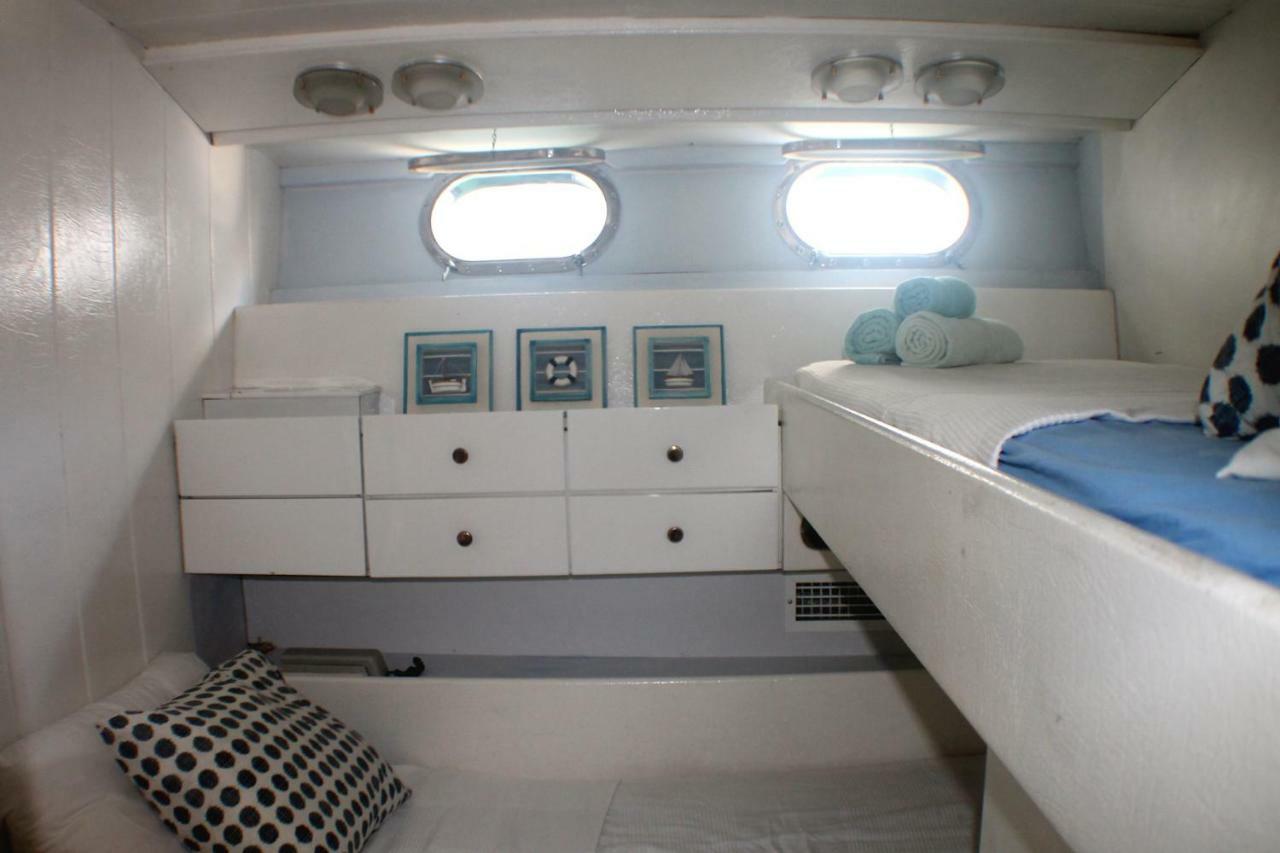 Hotel Your Own Private Yacht Sant Adria de Besos Exterior foto