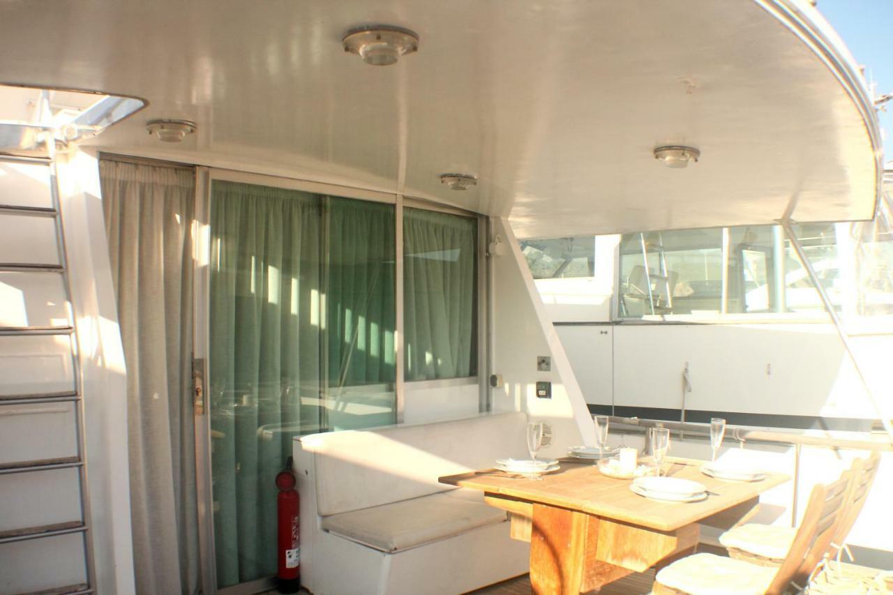 Hotel Your Own Private Yacht Sant Adria de Besos Exterior foto