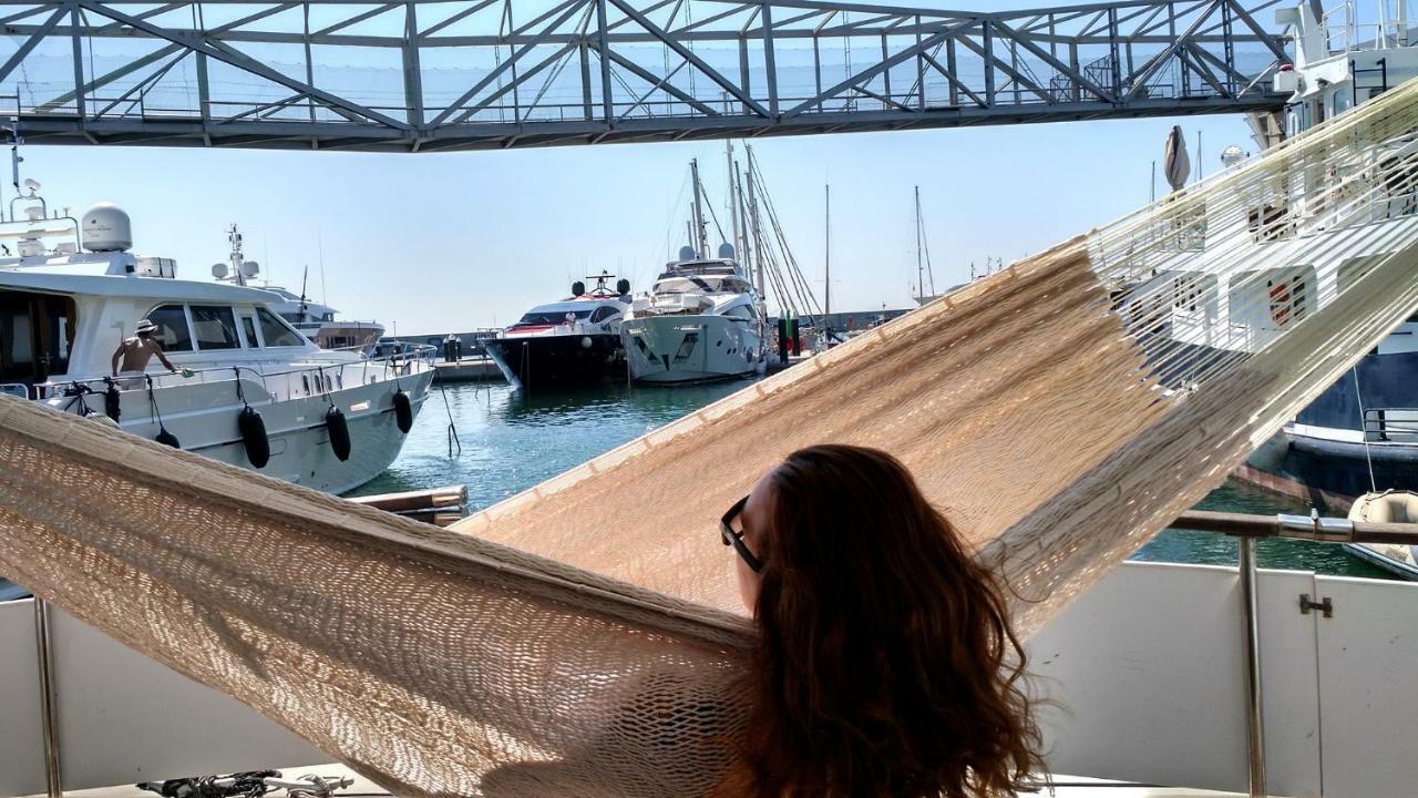 Hotel Your Own Private Yacht Sant Adria de Besos Exterior foto
