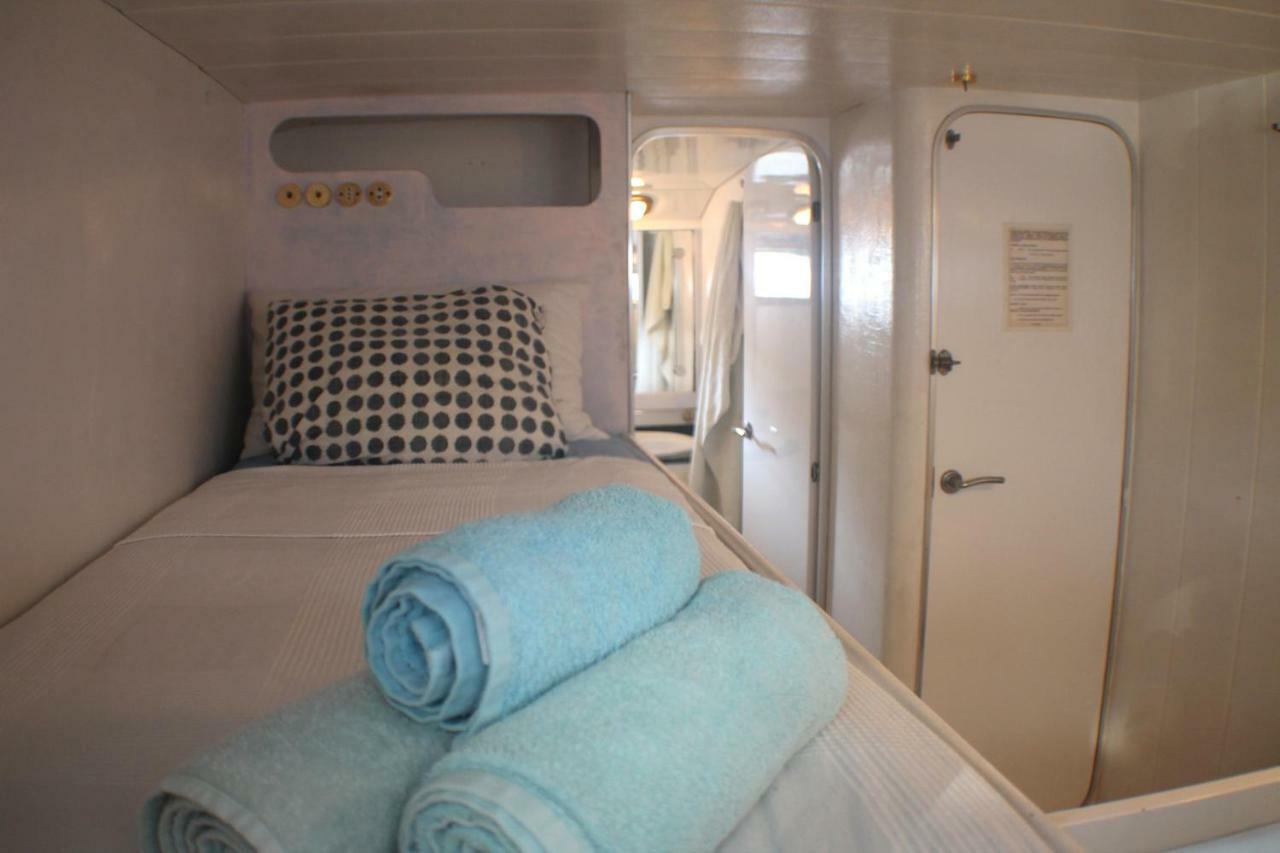 Hotel Your Own Private Yacht Sant Adria de Besos Exterior foto