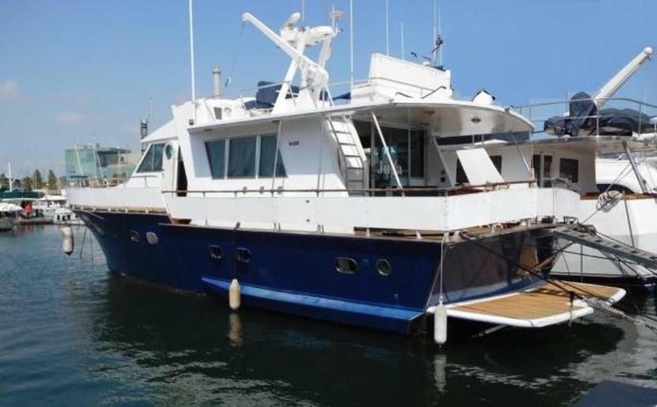 Hotel Your Own Private Yacht Sant Adria de Besos Exterior foto